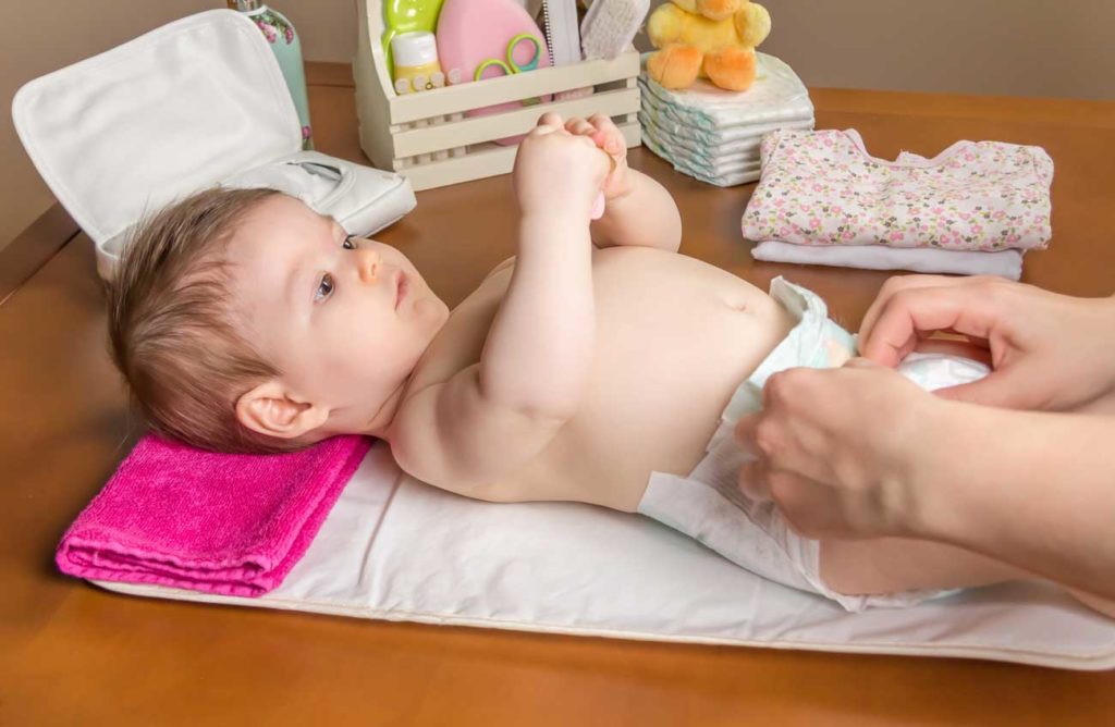 Couche pour bébé : comment choisir entre jetable et lavable